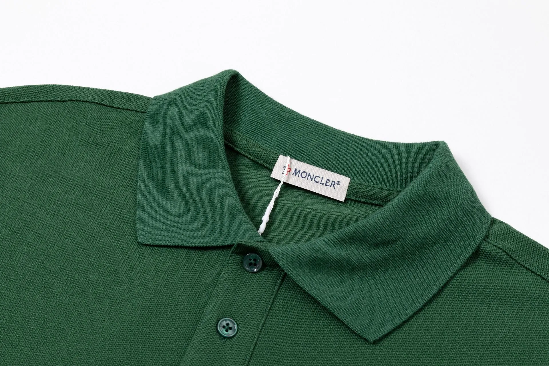 Moncler POLO Polo Polo Series ， 。 Polo ， 。 ， 。 。 • • • • • ：Navy Blue White Gray Green Size：M L XL XXL